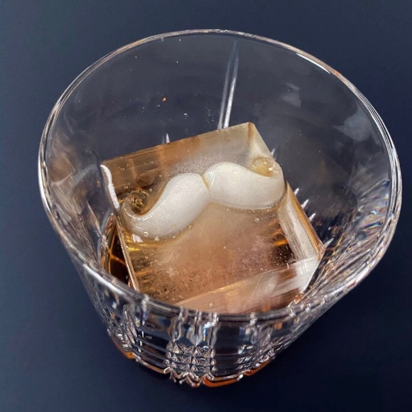 New Honest Ice silicone mustache ice cube mold / tray - Picture 1 of 13